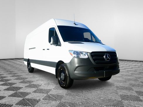 Used 2025 Mercedes-Benz Sprinter 2500 image 7