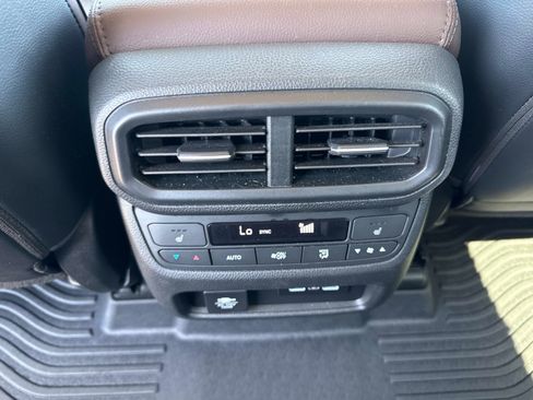Used 2023 Honda Pilot Elite image 16