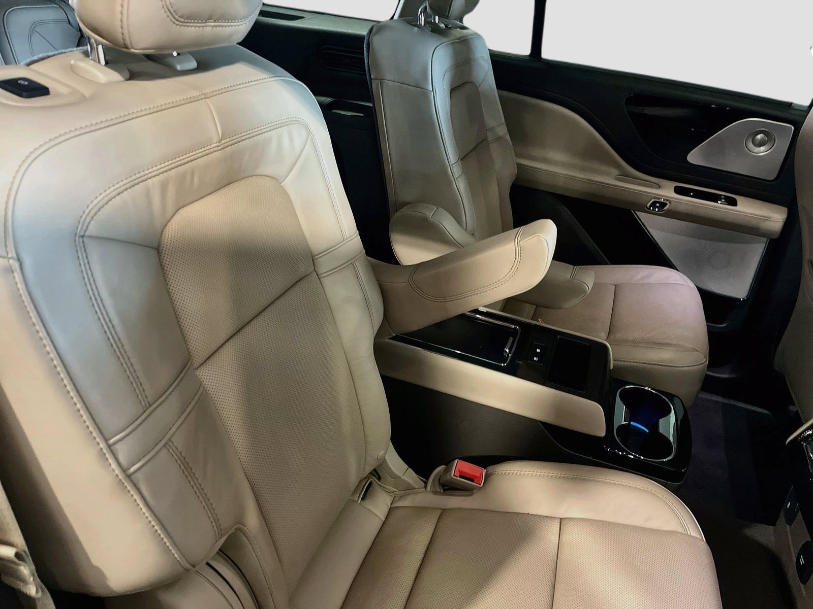 Used 2023 Lincoln Aviator Reserve w/ Equipment Group 201A AWD/4WD image 30