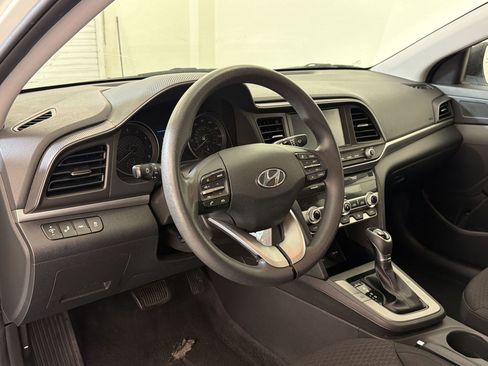 Used 2020 Hyundai Elantra SEL w/ Cargo Package (C1) FWD image 4