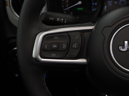 Used 2025 Jeep Wrangler Unlimited Sahara w/ Safety Group AWD/4WD image 39