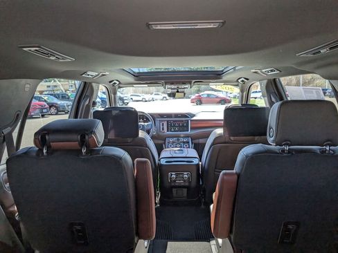 Used 2023 GMC Yukon Denali Ultimate image 15