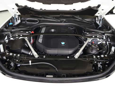 Used 2025 BMW 740i xDrive w/ Premium Package AWD/4WD image 31