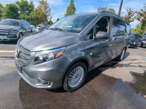 Used 2023 Mercedes-Benz Metris Passenger image 18