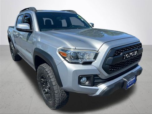 Used 2016 Toyota Tacoma TRD Off-Road w/ Premium & Technology Package AWD/4WD image 5