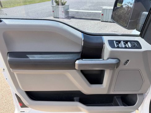 Used 2015 Ford F150 XLT w/ Trailer Tow Package RWD image 14