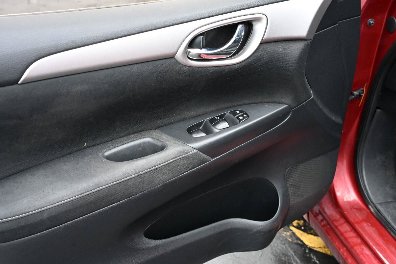 Used 2015 Nissan Sentra SV FWD image 11