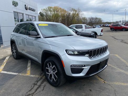 Used 2025 Jeep Grand Cherokee Limited AWD/4WD image 99