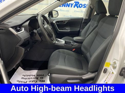 Used 2019 Toyota RAV4 LE w/ Carpet Mat Package AWD/4WD image 8