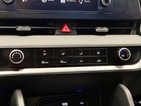 Used 2024 Kia Sportage LX image 10