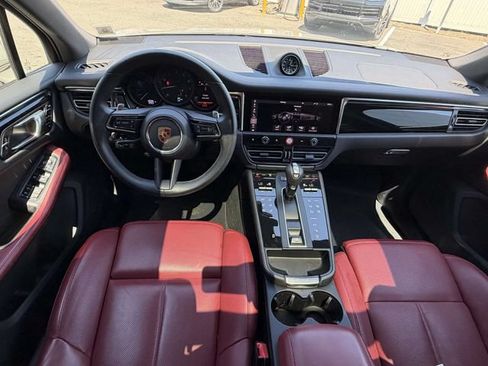 Certified 2024 Porsche Macan AWD/4WD image 17