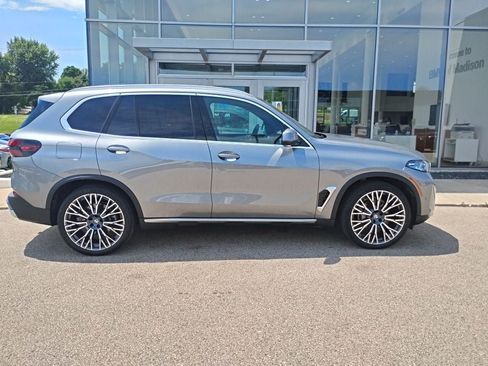 Used 2024 BMW X5 xDrive40i w/ Premium Package AWD/4WD image 2