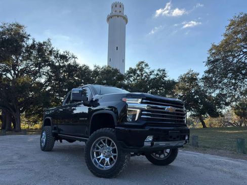 Used 2023 Chevrolet Silverado 2500 High Country w/ Safety Package II image 33