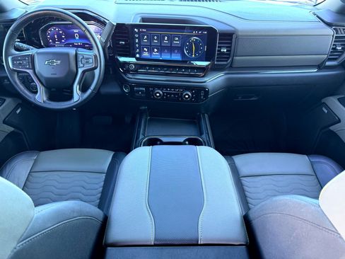 Used 2024 Chevrolet Silverado 2500 ZR2 w/ Technology Package image 17