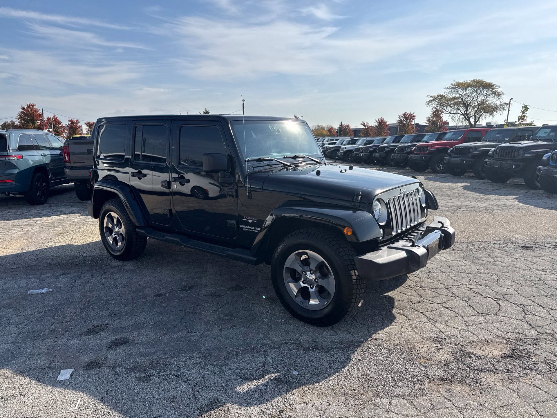 Used 2016 Jeep Wrangler Unlimited Sahara w/ Connectivity Group AWD/4WD image 4