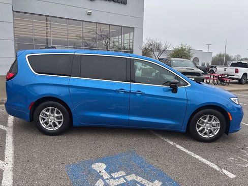 New 2026 Chrysler Pacifica Select image 33