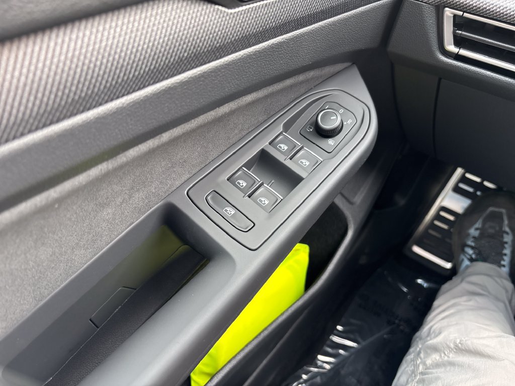 New 2026 Volkswagen GTI SE FWD image 10