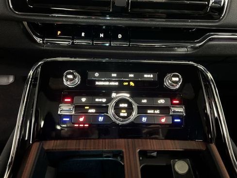 Used 2023 Lincoln Navigator Reserve image 18