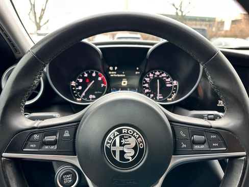 Used 2017 Alfa Romeo Giulia Base image 22