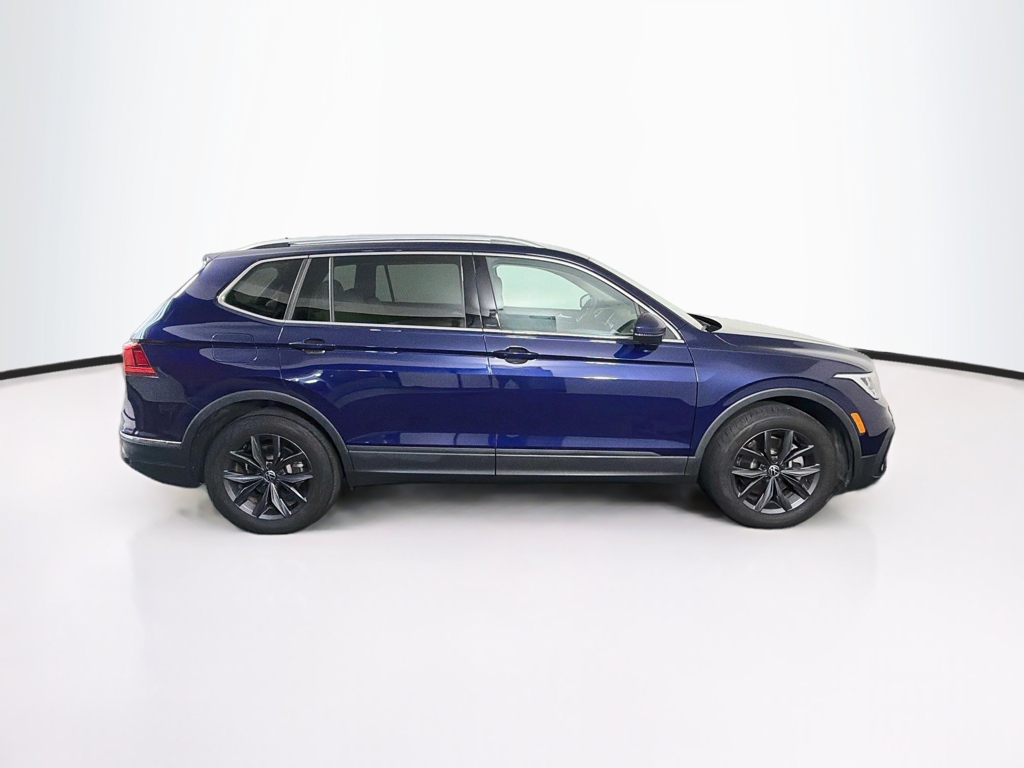 Used 2023 Volkswagen Tiguan SE FWD image 10
