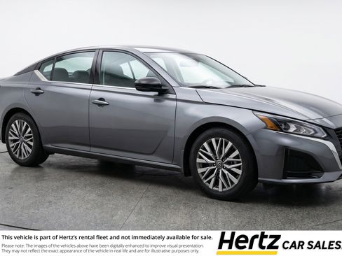 Used 2025 Nissan Altima 2.5 SV FWD image 1