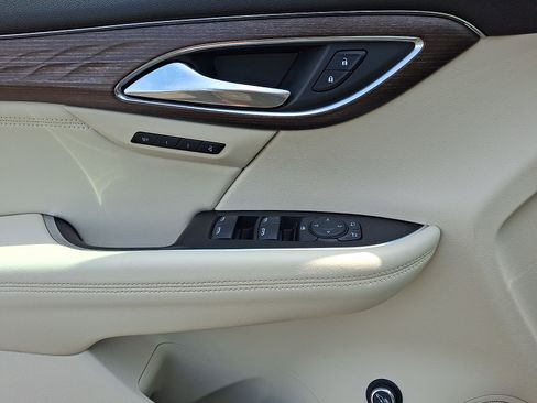 Used 2021 Buick Envision Avenir AWD/4WD image 12
