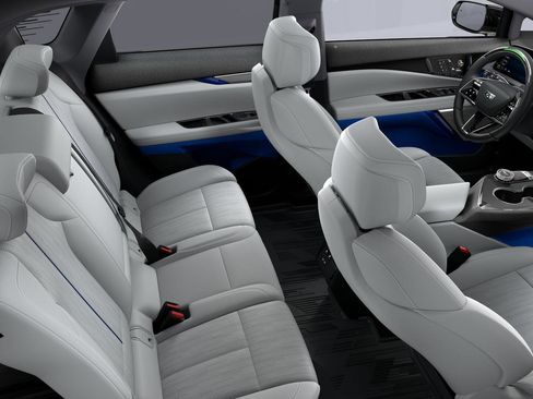 New 2025 Cadillac Optiq Sport 2 w/ LPO, Floor Liner Package AWD/4WD image 44
