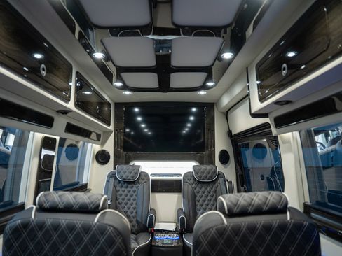 Used 2024 Mercedes-Benz Sprinter 3500 image 5