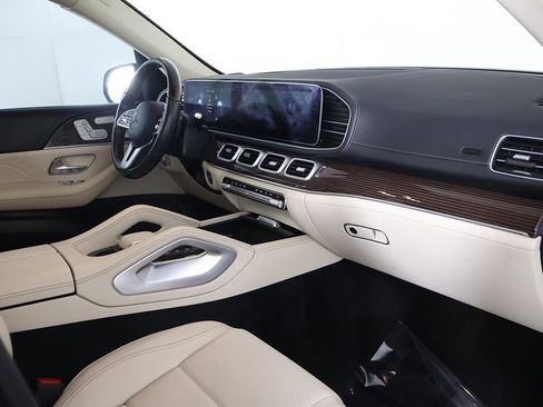 Used 2023 Mercedes-Benz GLE 450 4MATIC w/ AMG Line Exterior image 32