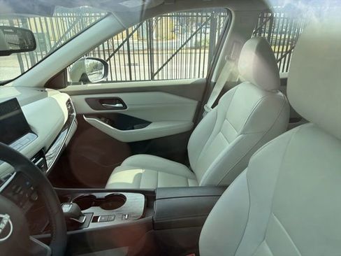 Used 2025 Nissan Rogue SL image 23