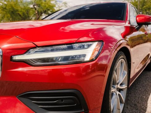 Used 2020 Volvo S60 T6 Momentum image 4