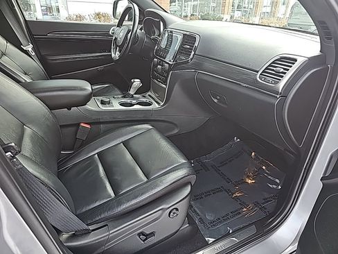 Certified 2020 Jeep Grand Cherokee Limited w/ Premium Lighting Group image 25