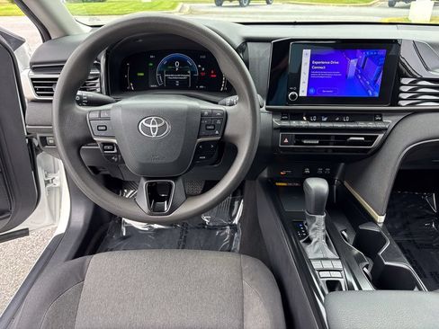 Used 2025 Toyota Camry LE FWD image 21