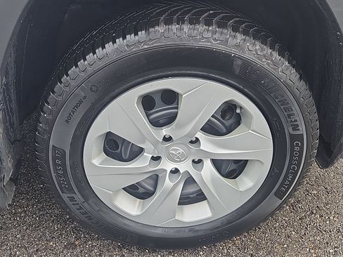 Used 2019 Toyota RAV4 LE image 23