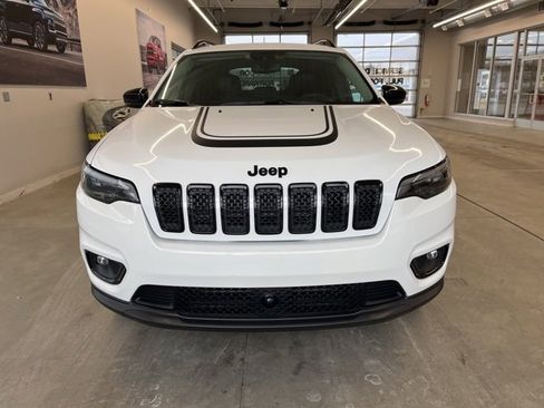 Used 2022 Jeep Cherokee Latitude image 2