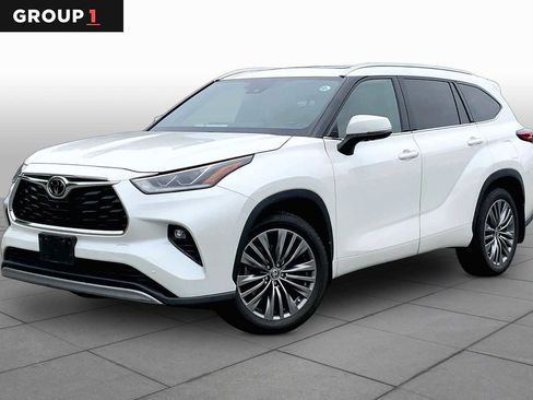 Used 2021 Toyota Highlander Platinum AWD/4WD image 1