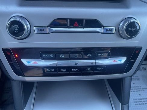 Used 2021 Ford Explorer XLT image 18