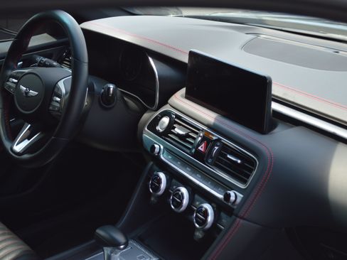 Used 2023 Genesis G70 2.0T w/ Sport Prestige Package RWD image 39
