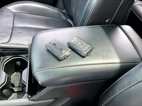 Used 2023 Jeep Grand Cherokee L Overland w/ Rear Seat Video Group I AWD/4WD image 10