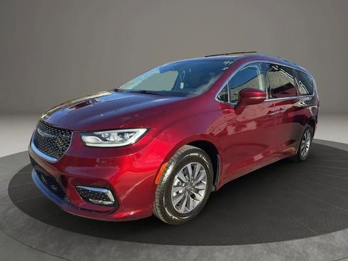 Used 2021 Chrysler Pacifica Touring-L FWD image 1