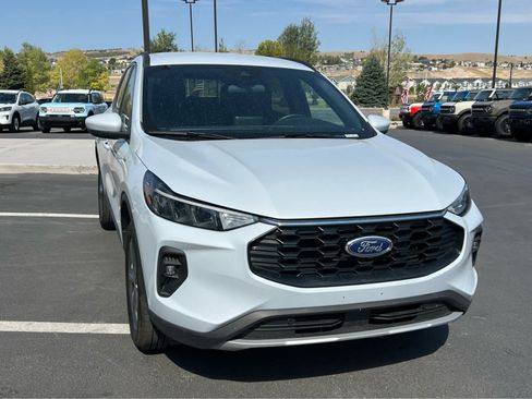 Certified 2025 Ford Escape ST-Line Select AWD/4WD image 4
