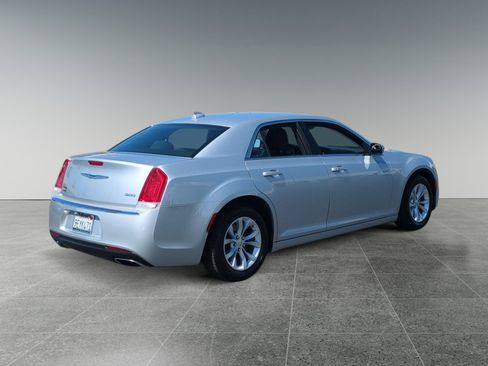 Used 2023 Chrysler 300 Touring image 5