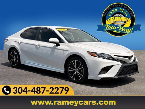 Used 2020 Toyota Camry SE FWD image 1