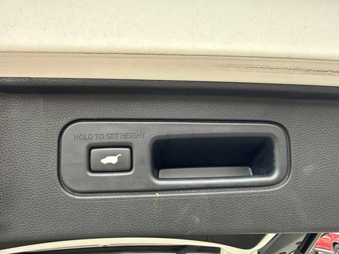 Used 2025 Honda Pilot Touring image 12