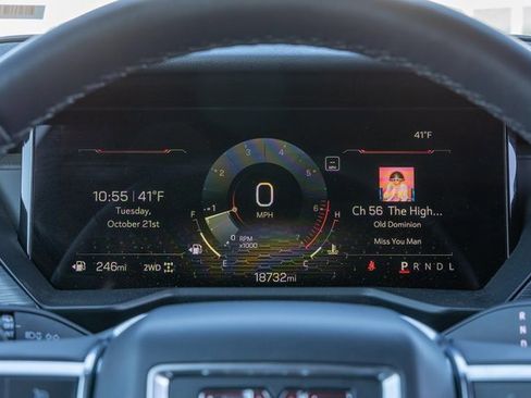 Used 2025 GMC Acadia Elevation image 19