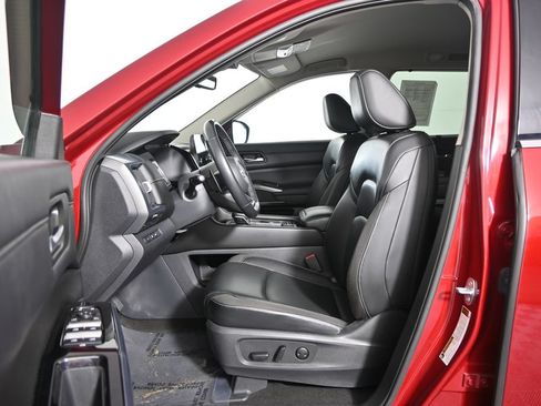 Used 2023 Nissan Pathfinder SL AWD/4WD image 22