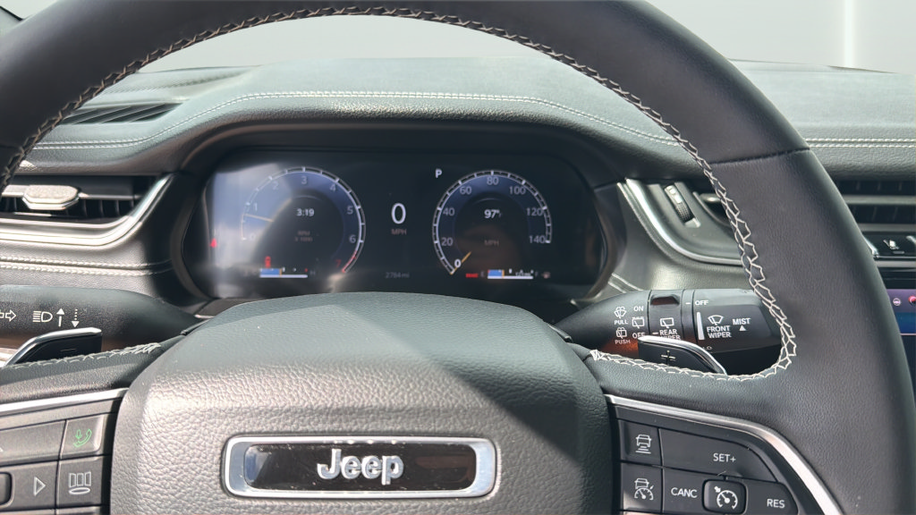 Used 2025 Jeep Grand Cherokee L Limited AWD/4WD image 14