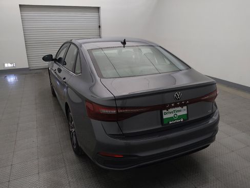 Used 2025 Volkswagen Jetta SE FWD image 6