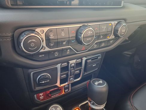 Used 2026 Jeep Wrangler Unlimited Rubicon AWD/4WD image 22