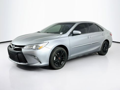 Used 2017 Toyota Camry SE FWD image 3